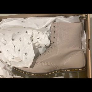 Taupe doc martens - SO CUTE!